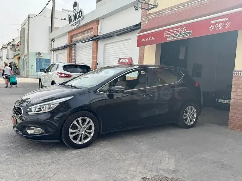 Usado Kia Ceed GT 90 CV (66 kW) 2015 Negro Berlina