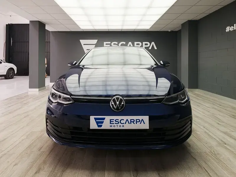 Usado VW Golf VIII Life 150 CV (110 kW) 2020 Azul Berlina