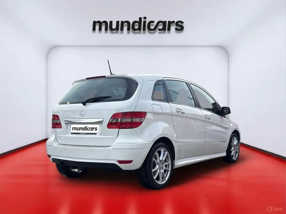 Usado Mercedes B180 109 CV (80 kW) 2011 Blanco Monovolumen