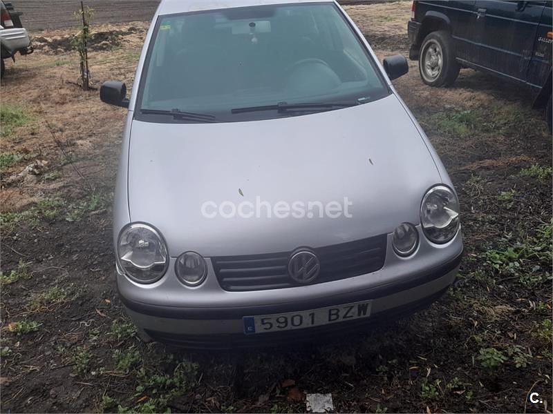 Usado VW Polo Conceptline 65 CV (47 kW) 2002 Gris / plata Berlina