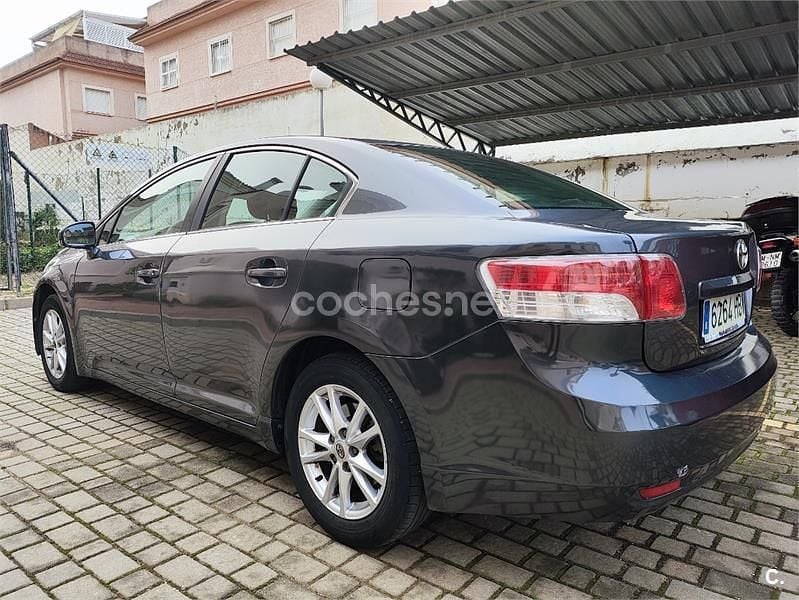 Usado Toyota Avensis Active 126 CV (92 kW) 2011 Gris / plata Berlina