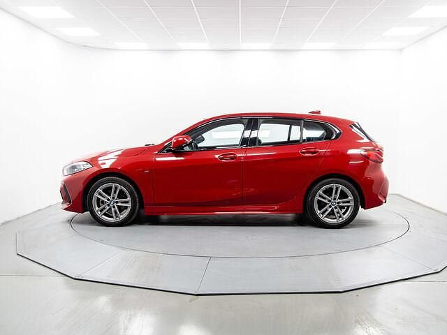 Usado BMW 118 Comfort Edition 150 CV (110 kW) 2024 Rojo Utilitario