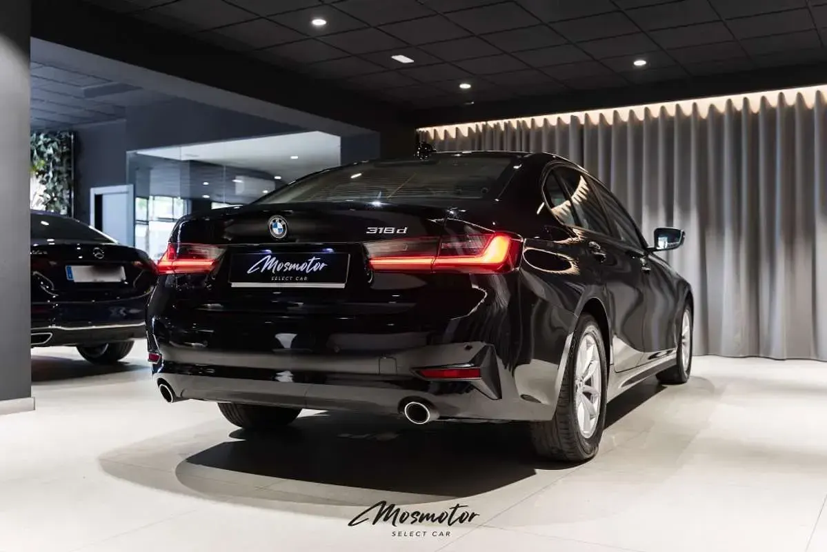 Usado BMW 318 Executive 150 CV (110 kW) 2022 Negro Berlina