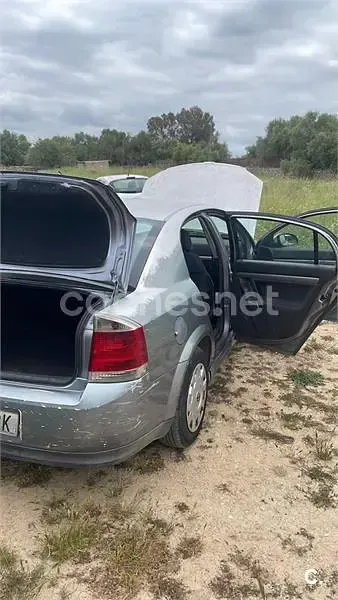 Używany Opel Vectra Comfort 100 KM (73 kW) 2004 Szary Sedan/Limuzyna