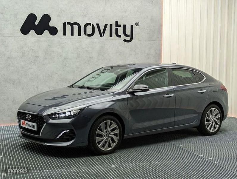 Usado Hyundai i30 Style 136 CV (100 kW) 2018 Gris / plata Berlina
