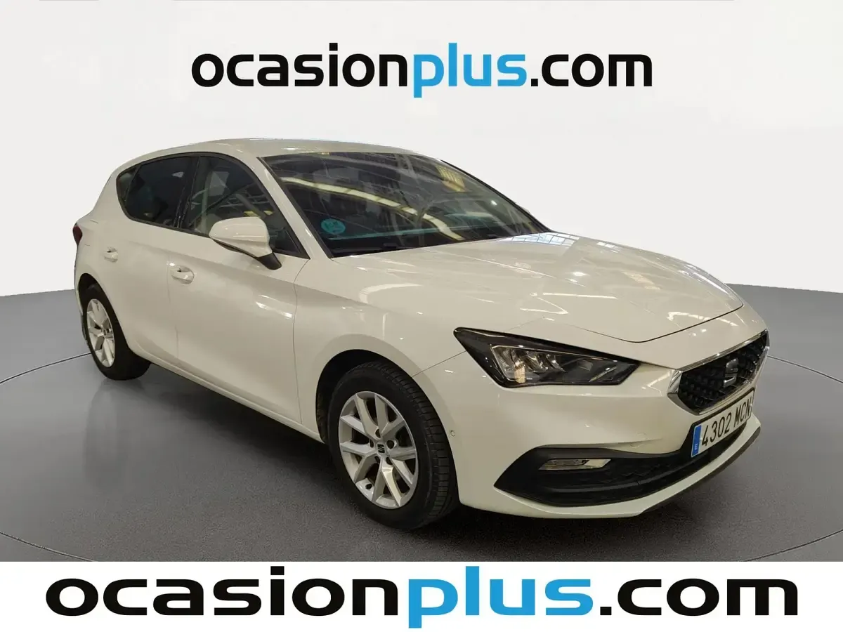 Usado Seat Leon Style 110 CV (80 kW) 2022 Blanco Utilitario