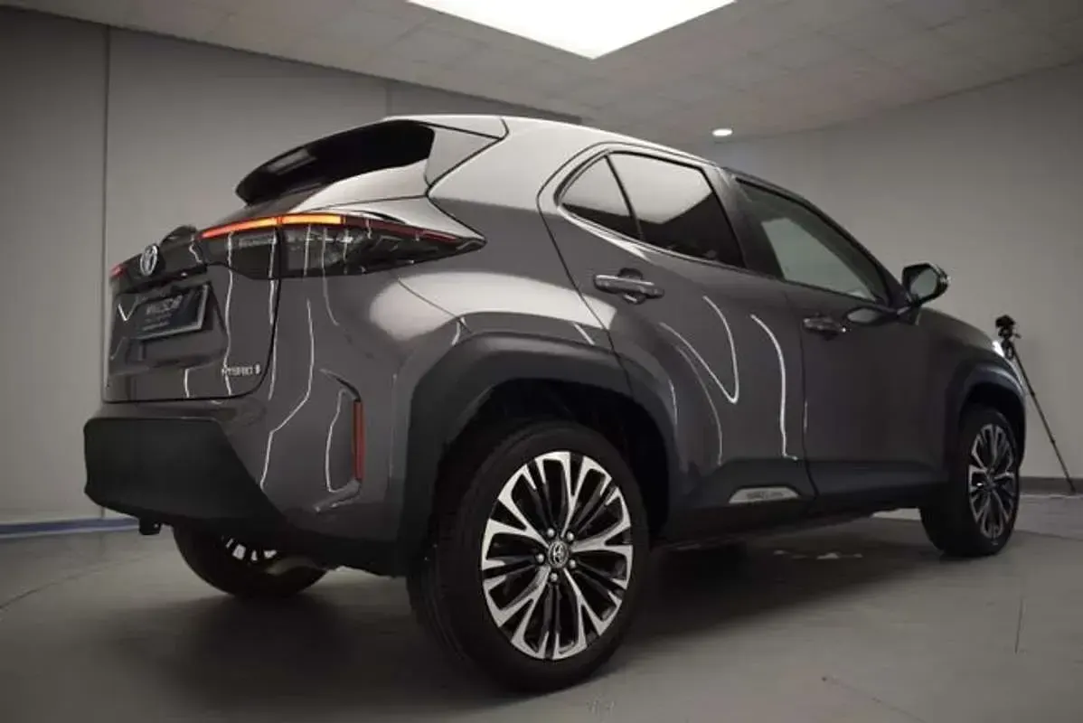 Usado Toyota Yaris Cross Style 116 CV (85 kW) 2022 Gris SUV