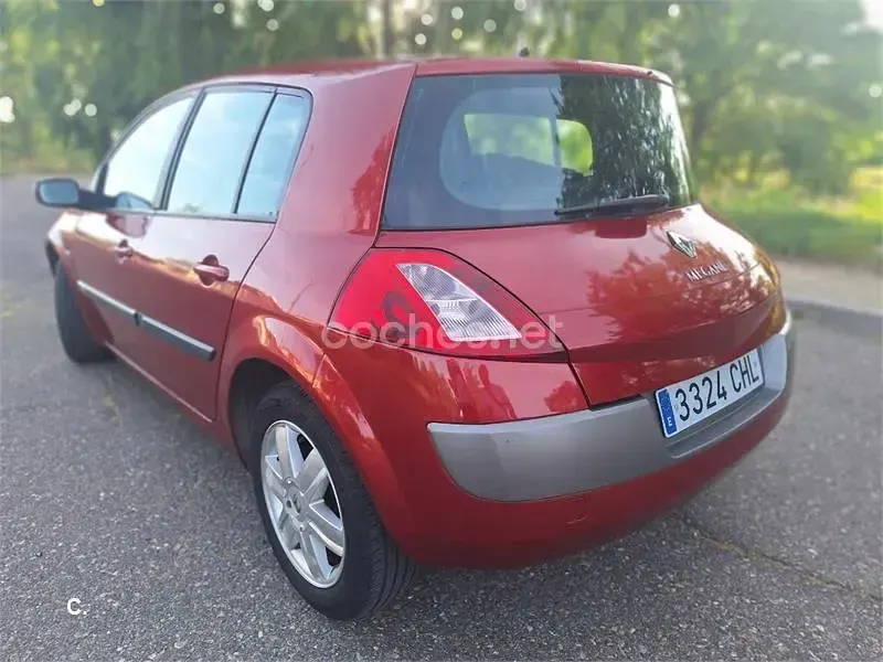 Usado Renault Mégane II Dynamique 98 CV (72 kW) 2003 Rojo Berlina