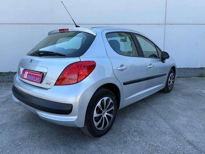 Usado Peugeot 207 90 CV (66 kW) 2007 Plateado Utilitario