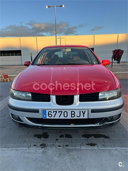 Usado Seat Leon 110 CV (80 kW) 2001 Rojo Utilitario