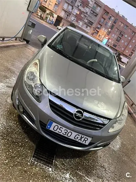 Usado Opel Corsa Essentia 80 CV (58 kW) 2010 Gris / plata Utilitario