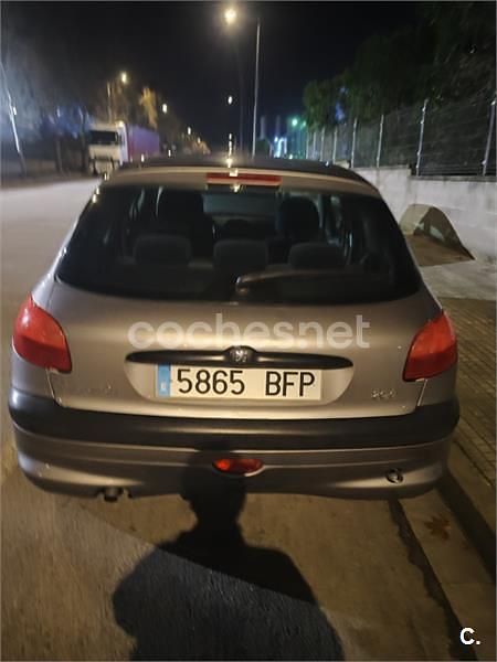Usado Peugeot 206 70 CV (51 kW) 2000 Gris / plata Berlina