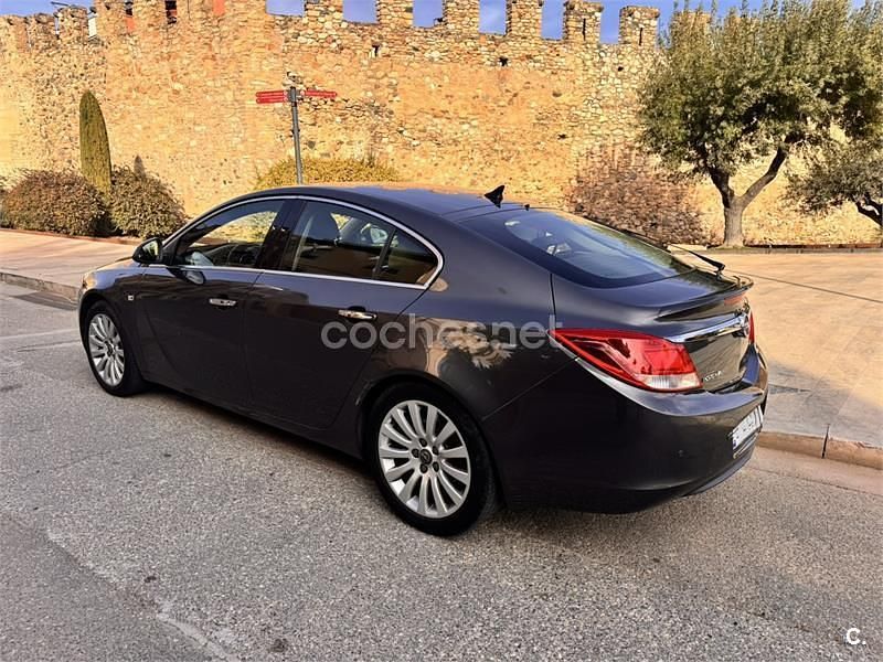 Usado Opel Insignia Cosmo 160 CV (117 kW) 2010 Gris / plata Berlina