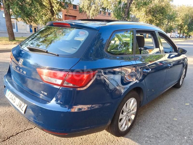Usado Seat Leon Style 110 CV (80 kW) 2016 Azul Familiar