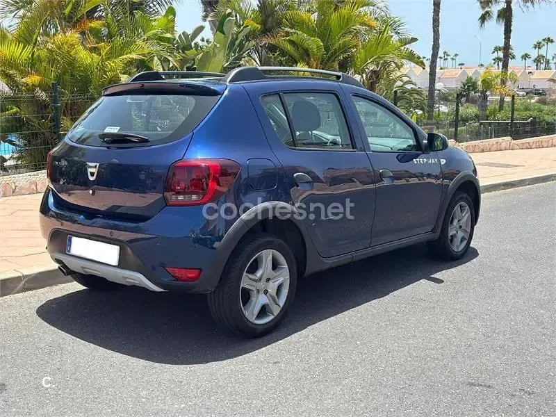 Usado Dacia Sandero Comfort 90 CV (66 kW) 2019 Azul Berlina