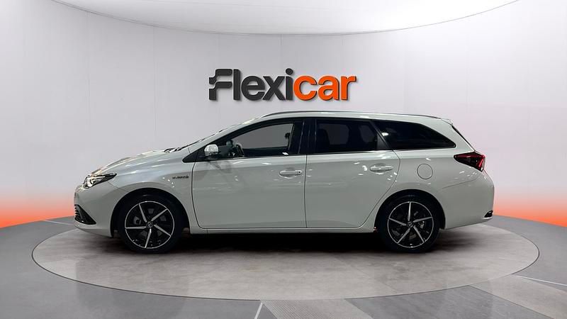 Usado Toyota Auris Hybrid Active 136 CV (100 kW) 2017 Blanco Familiar