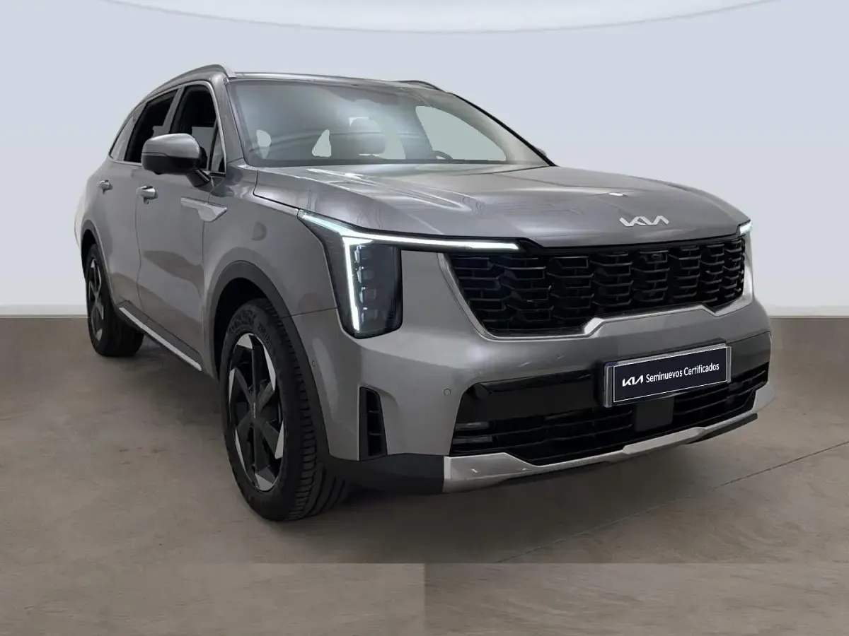 Usado Kia Sorento Premium 215 CV (158 kW) 2025 Gris SUV