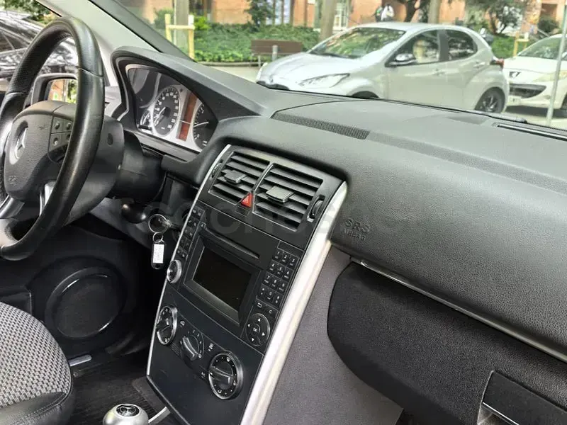 Usado Mercedes B160 95 CV (69 kW) 2010 Negro Monovolumen