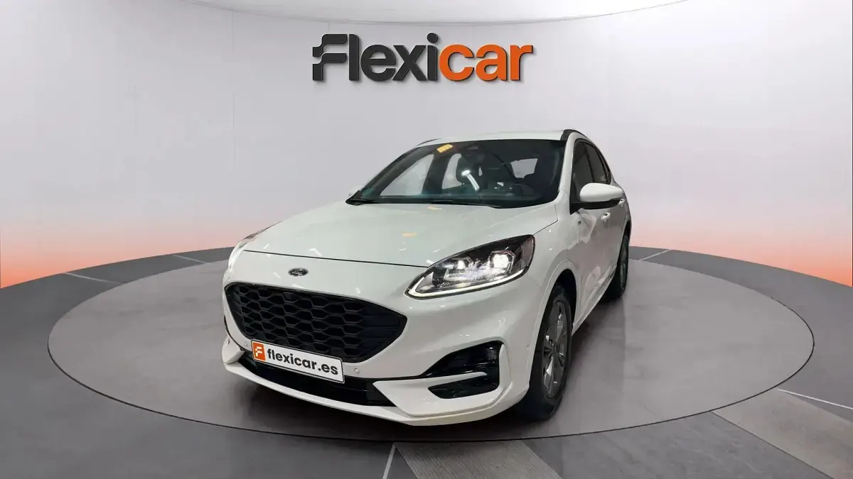 Usado Ford Kuga ST-Line 226 CV (166 kW) 2023 Blanco SUV