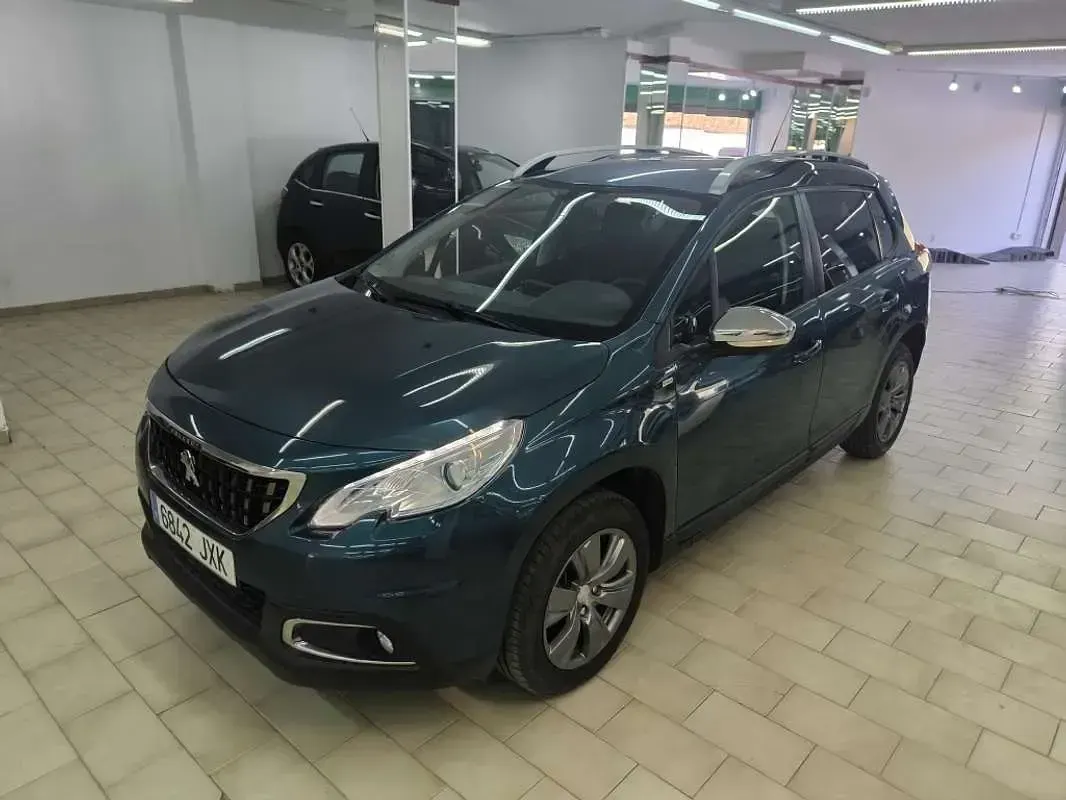 Usado Peugeot 2008 Style 110 CV (80 kW) 2017 Verde SUV