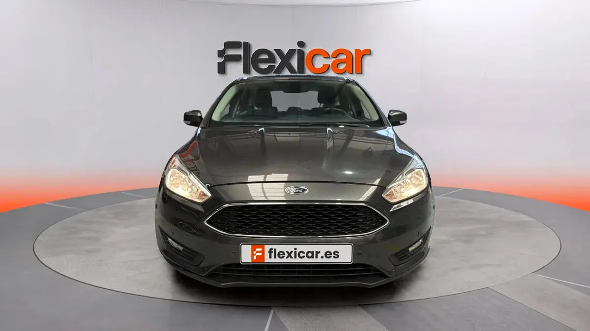 Usado Ford Focus ST-Line 125 CV (91 kW) 2017 Gris Berlina
