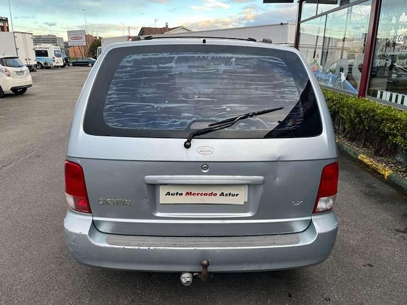 Usado Kia Carnival EX 144 CV (105 kW) 2002 Gris Monovolumen
