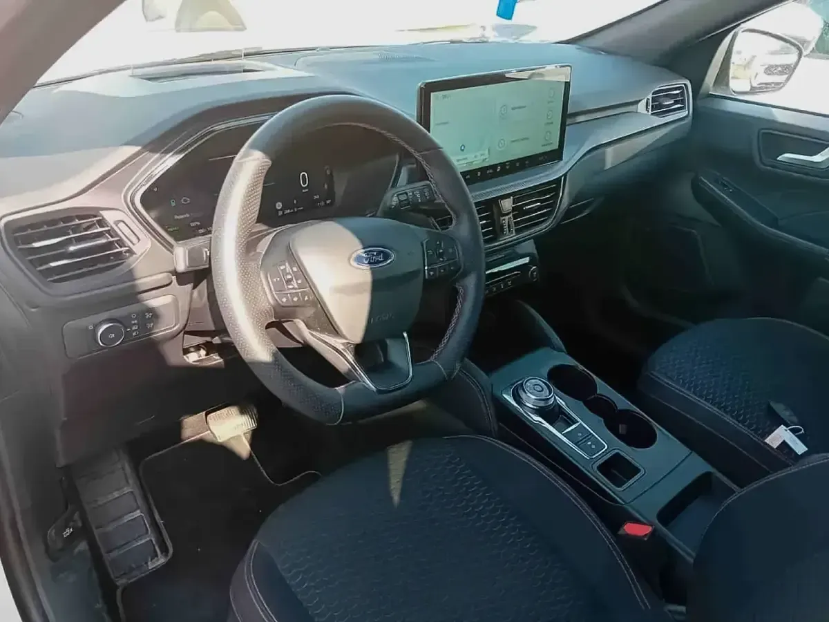 Usado Ford Kuga ST-Line 180 CV (132 kW) 2024 Blanco SUV