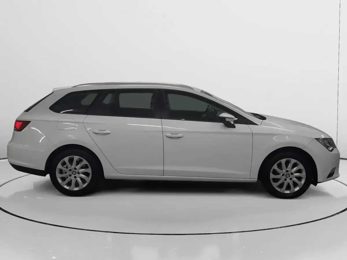 Usado Seat Leon Style 105 CV (77 kW) 2014 Blanco Utilitario