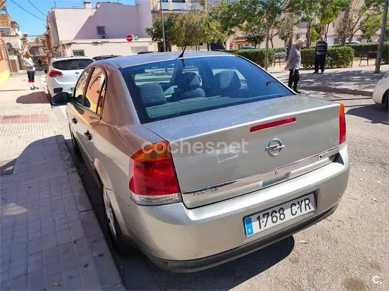 Usado Opel Vectra Essentia 122 CV (89 kW) 2004 Beige Berlina