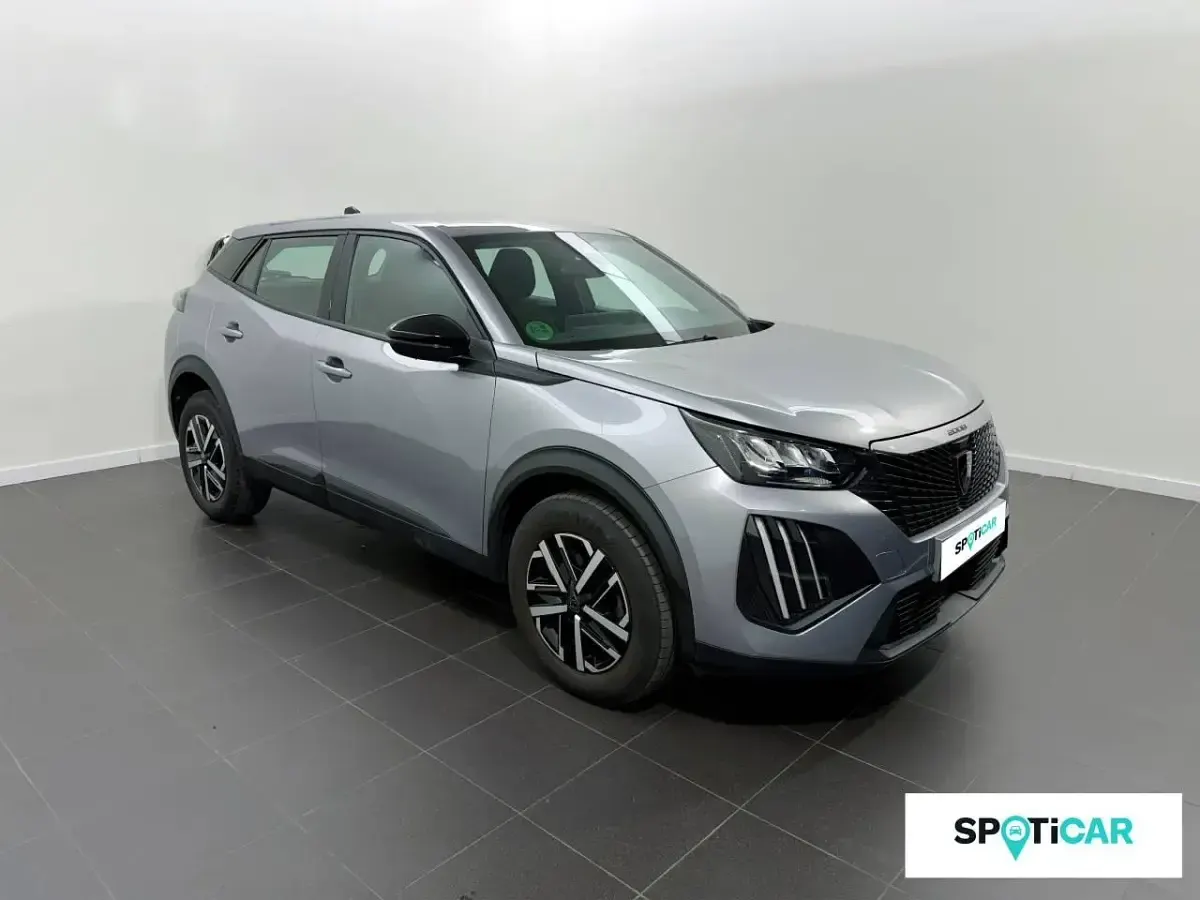 Usado Peugeot 2008 Active 100 CV (73 kW) 2024 Gris SUV