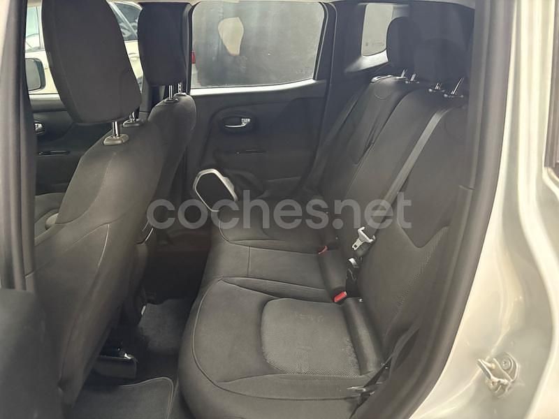 Usado Jeep Renegade Limited 140 CV (102 kW) 2016 Gris / plata SUV