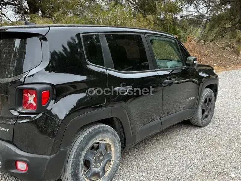 Usado Jeep Renegade Sport 120 CV (88 kW) 2018 Negro SUV