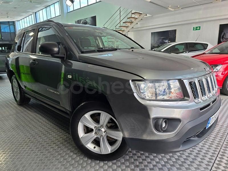 Usado Jeep Compass Sport 136 CV (100 kW) 2012 Gris / plata SUV