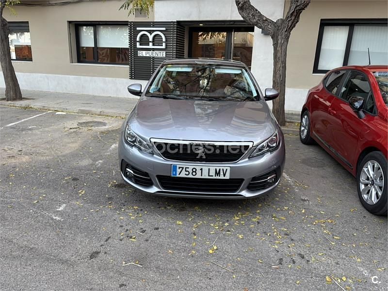 Usado Peugeot 308 SW Allure 130 CV (95 kW) 2021 Gris / plata Familiar