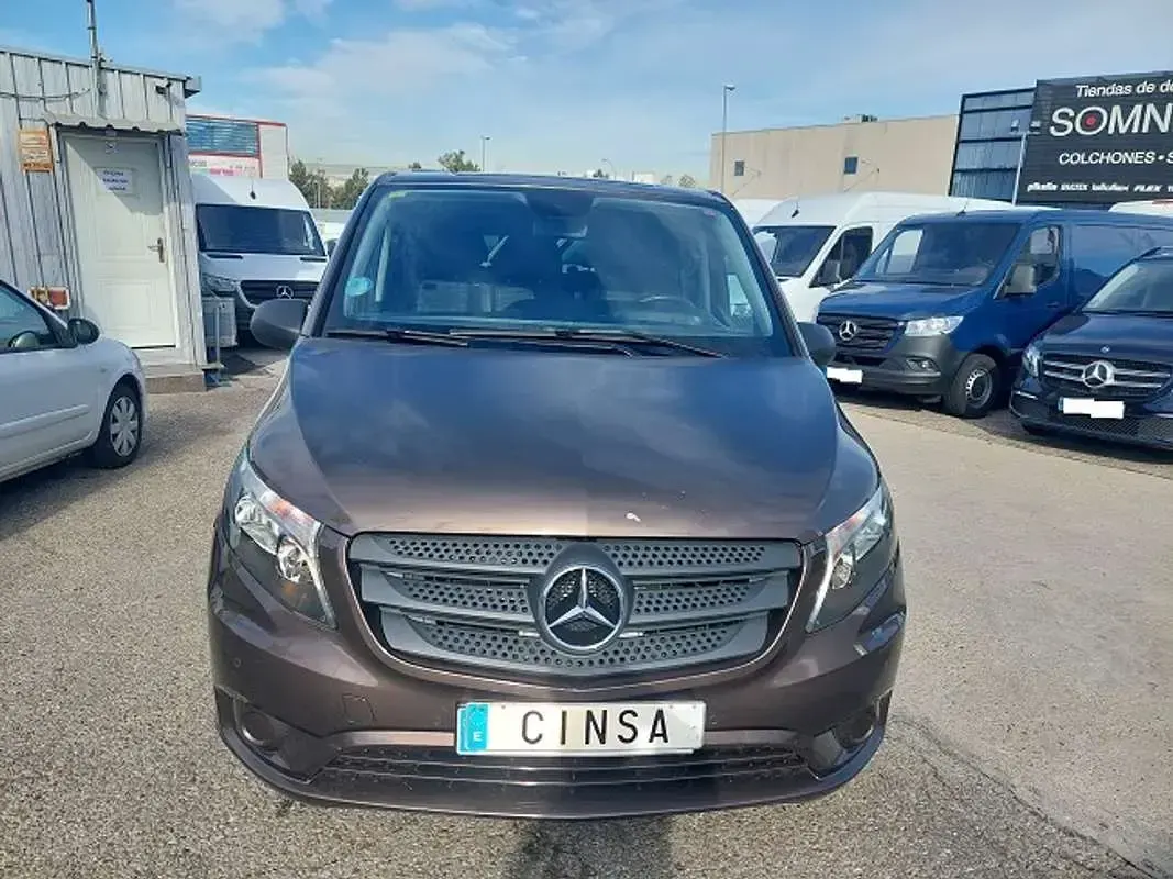 Usado Mercedes Vito 136 CV (100 kW) 2019 Marrón Van