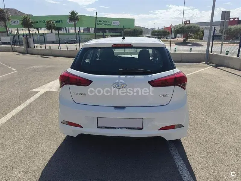 Usado Hyundai i20 GO! 84 CV (61 kW) 2017 Blanco Berlina