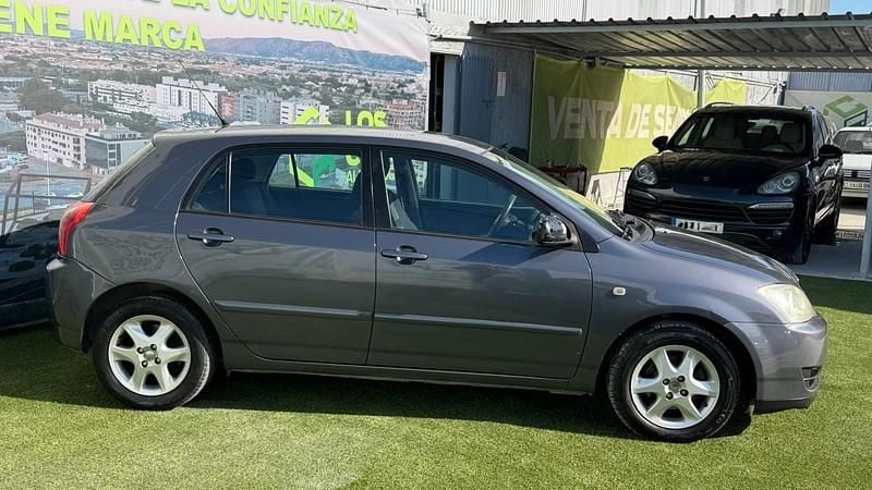 Usado Toyota Corolla Terra 90 CV (66 kW) 2006 Gris