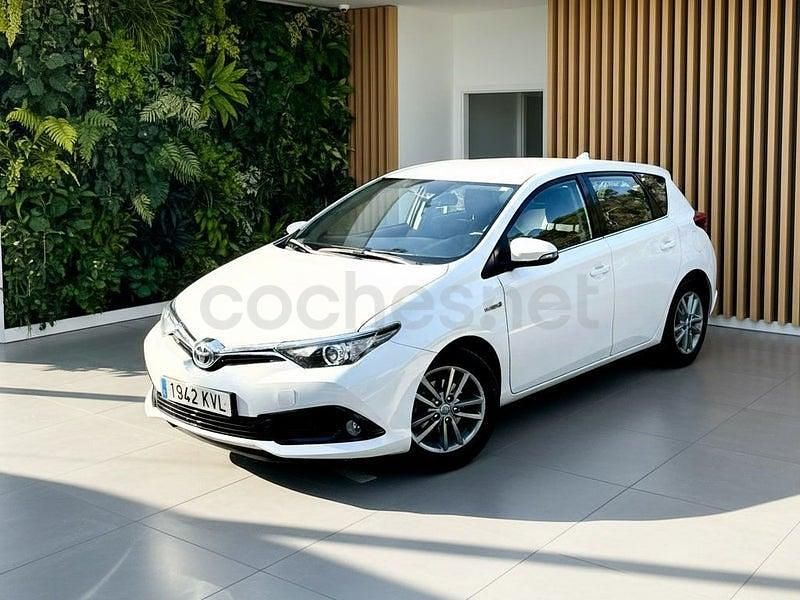 Usado Toyota Auris Hybrid Advance 136 CV (100 kW) 2018 Blanco Berlina