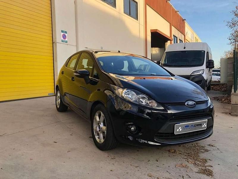 Negro Usado 2009 Ford Fiesta Utilitario | 4800 € (Precio justo) - Imagen 1/4