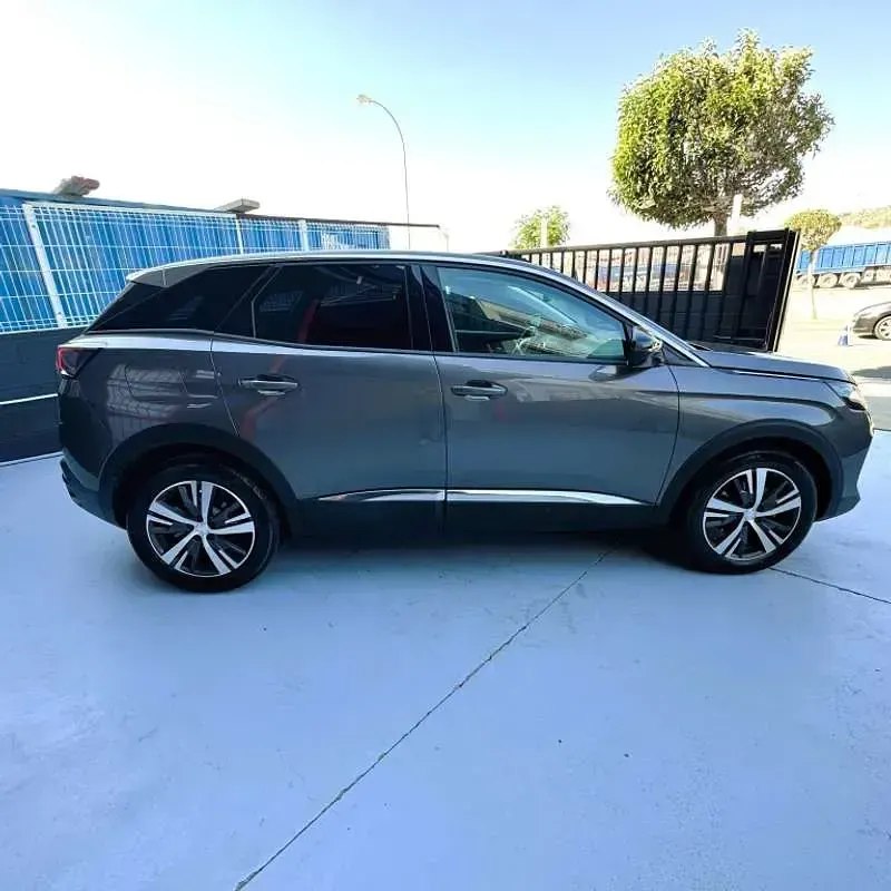 Usado Peugeot 3008 Allure 131 CV (96 kW) 2022 Gris SUV