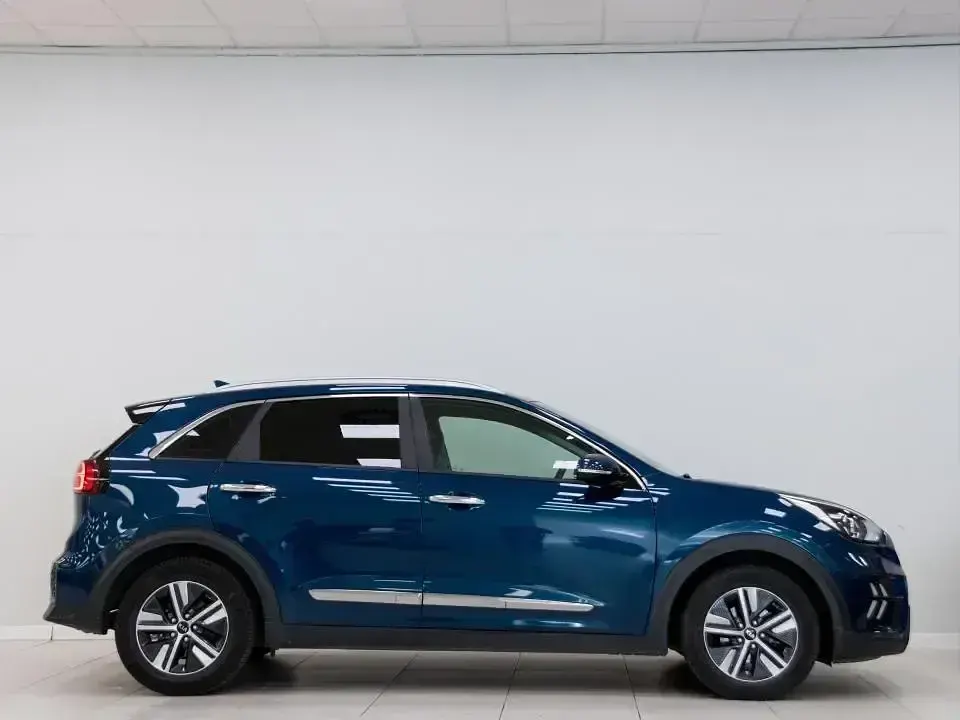 Używany Kia Niro 141 KM (103 kW) 2020 Niebieski SUV