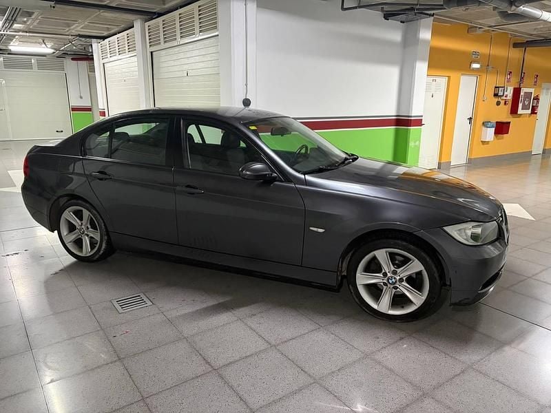 Usado BMW 318 143 CV (105 kW) 2007 Gris Berlina
