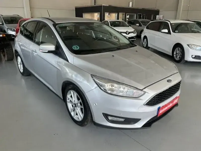 Usado Ford Focus Business Edition 125 CV (91 kW) 2018 Gris / plata Berlina