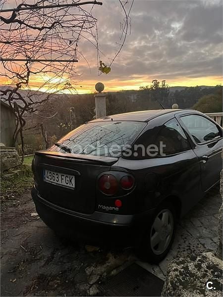 Usado Renault Mégane Coupé 100 CV (73 kW) 1999 Negro Coupe