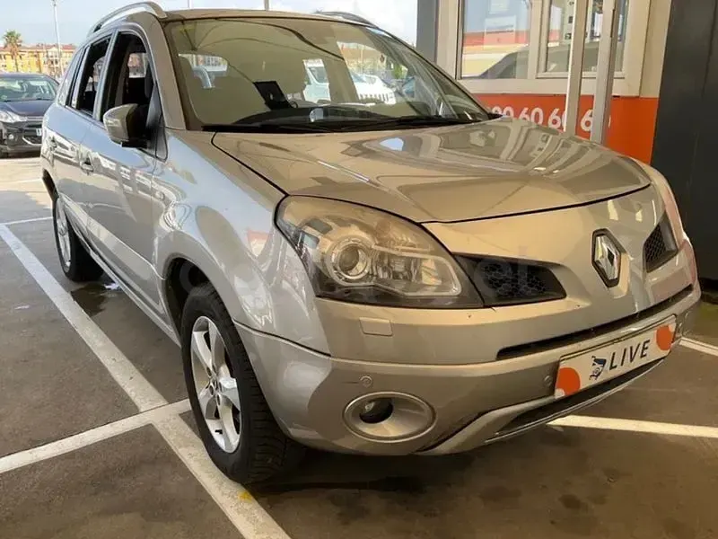 Usado Renault Koleos Dynamique 175 CV (128 kW) 2009 Beige SUV