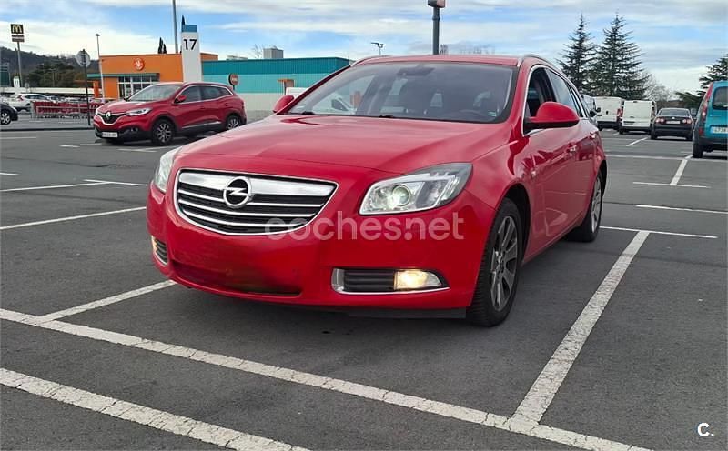 Usado Opel Insignia Sportive 160 CV (117 kW) 2013 Rojo Familiar