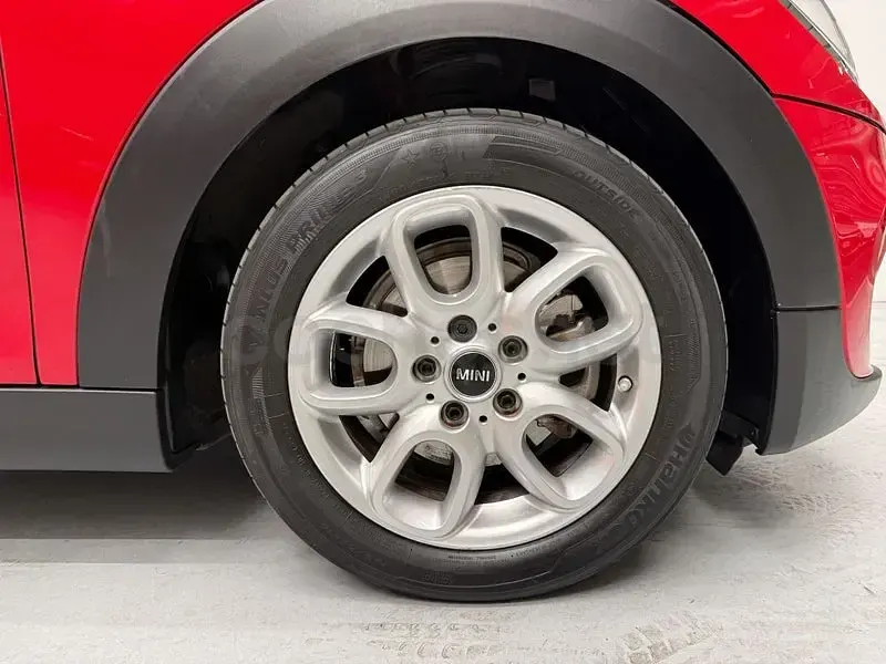 Usado Mini Cooper 136 CV (100 kW) 2018 Rojo Utilitario