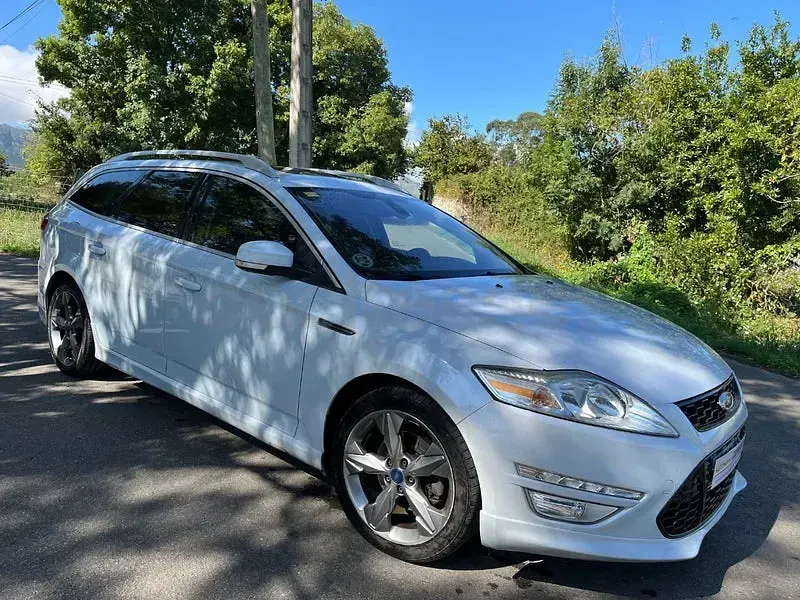 Usado Ford Mondeo Titanium 140 CV (102 kW) 2012 Blanco Familiar