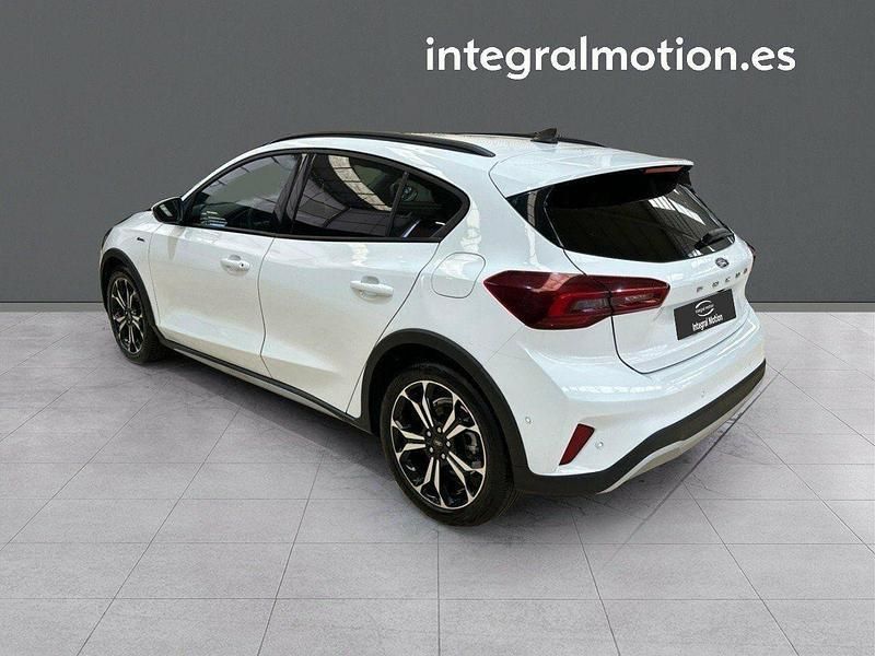 Usado Ford Focus Active 155 CV (114 kW) 2022 Blanco Familiar
