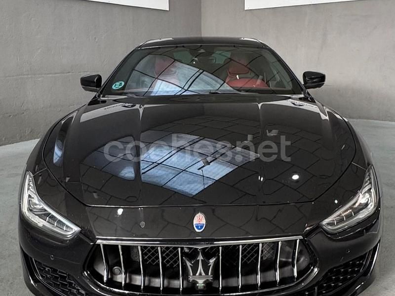 Usado Maserati Ghibli GranLusso 275 CV (202 kW) 2018 Negro Berlina